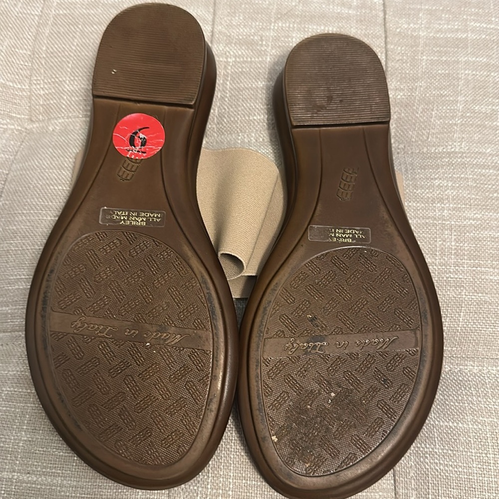 Italian Shoemakers thong stretch sandal with 1 inch demi wedge Size 6. Worn once - Picture 2 of 4